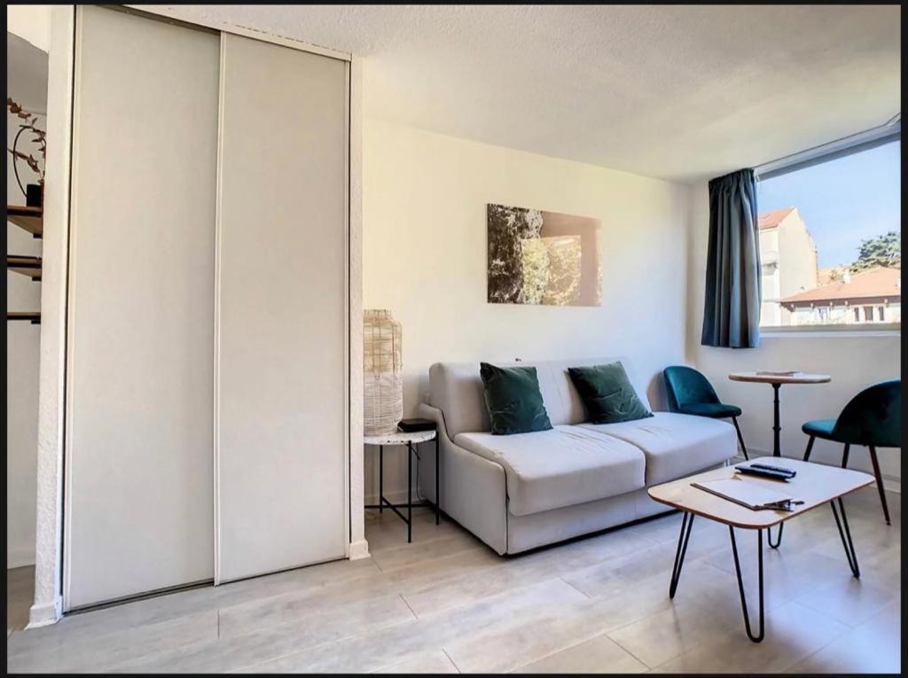 Studio Contemporain Avec Piscine Proche De La Mer Cannes Exterior foto